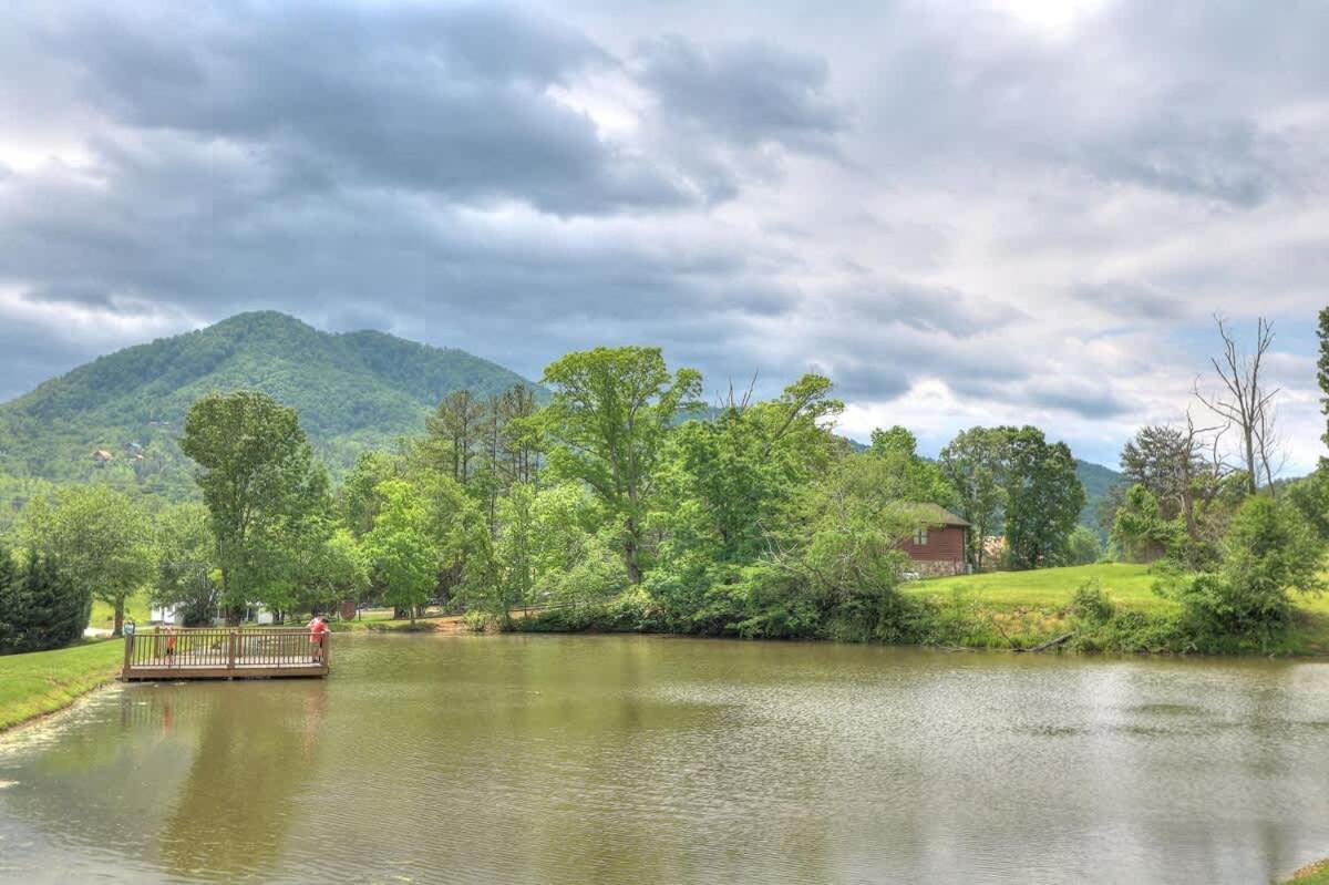 Gorgeous View. Hot Tub. Privacy. Fireplace. Pool & Fishing Access! Сев'єрвілл Екстер'єр фото