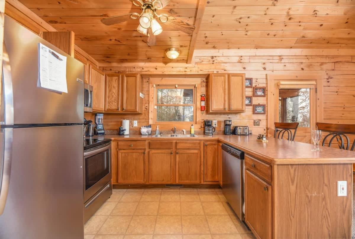Gorgeous View. Hot Tub. Privacy. Fireplace. Pool & Fishing Access! Сев'єрвілл Екстер'єр фото